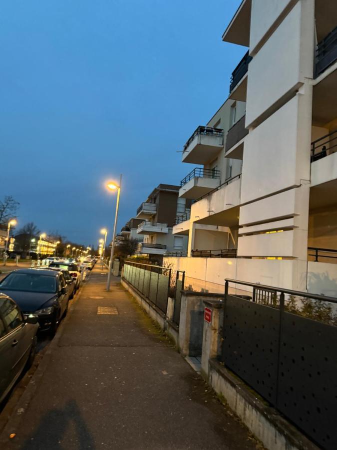 Apartment Calme Avec Balcon, A 4km Du Centre, Parking, Wi-fi, Netflix Gratuit
