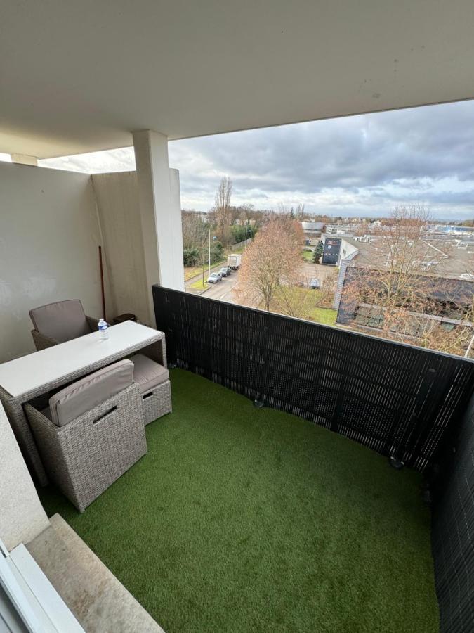 Calme Avec Balcon, A 4km Du Centre, Parking, Wi-fi, Netflix Gratuit Apartment