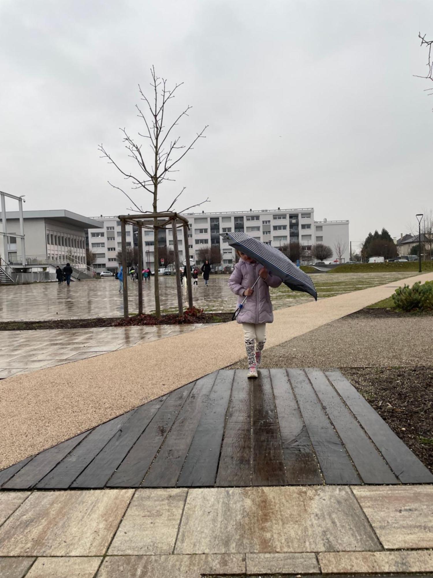 Apartment Calme Avec Balcon, A 4km Du Centre, Parking, Wi-fi, Netflix Gratuit